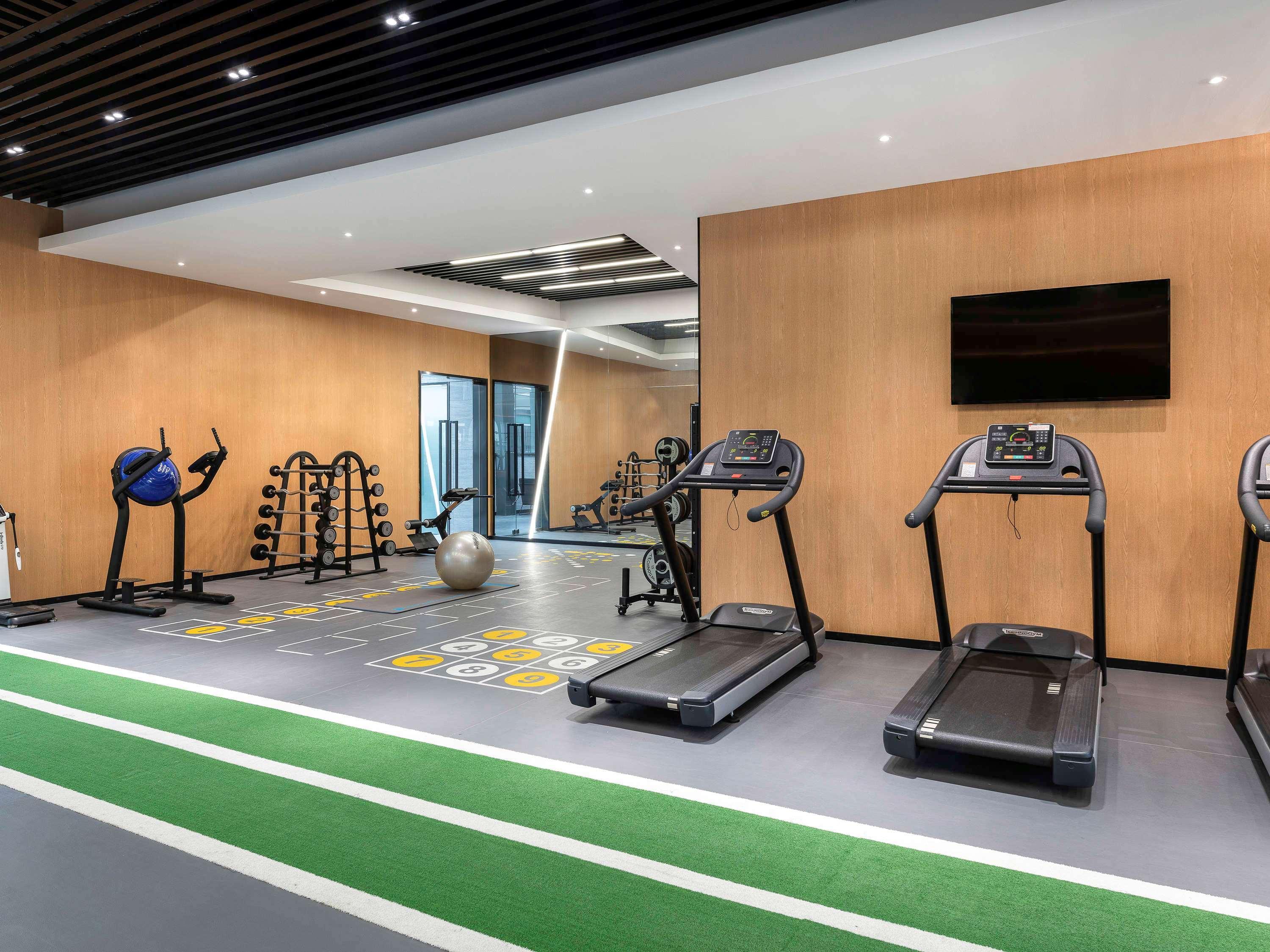 Novotel Hongqiao Hotel 4*